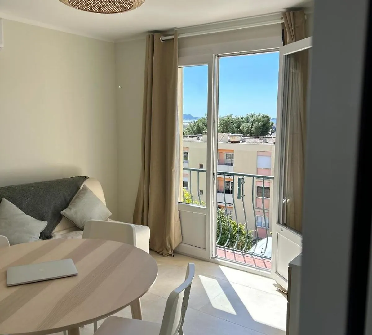 Le Cocon Des Floreal Bandol Apartment
